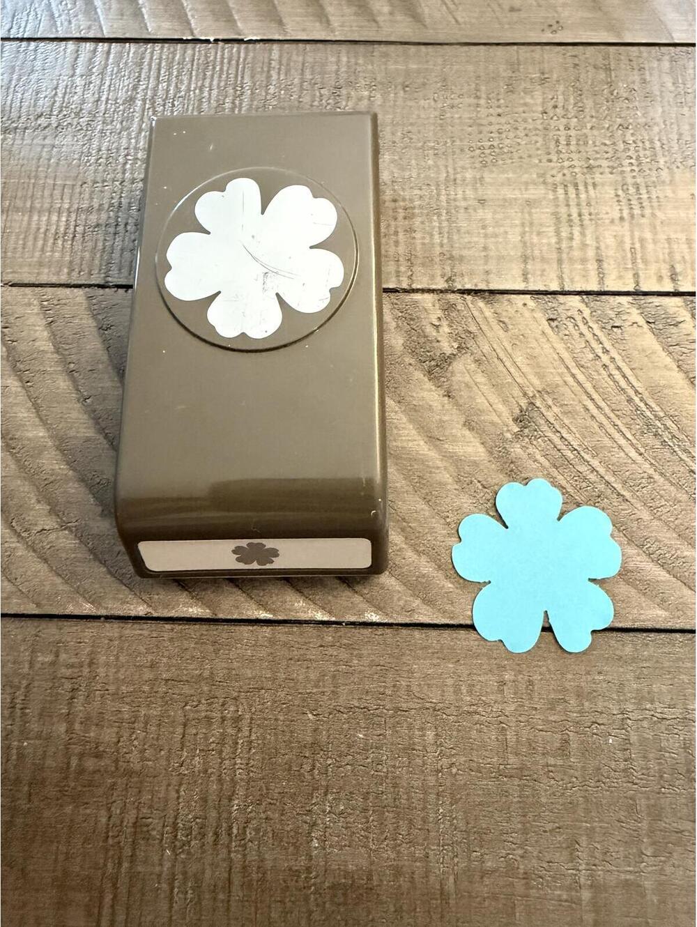 Stampin’ Up Flower Shop Pansy shape punch